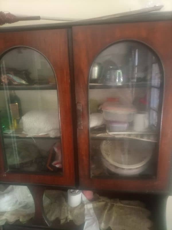 showcase for utensil use good condition 2