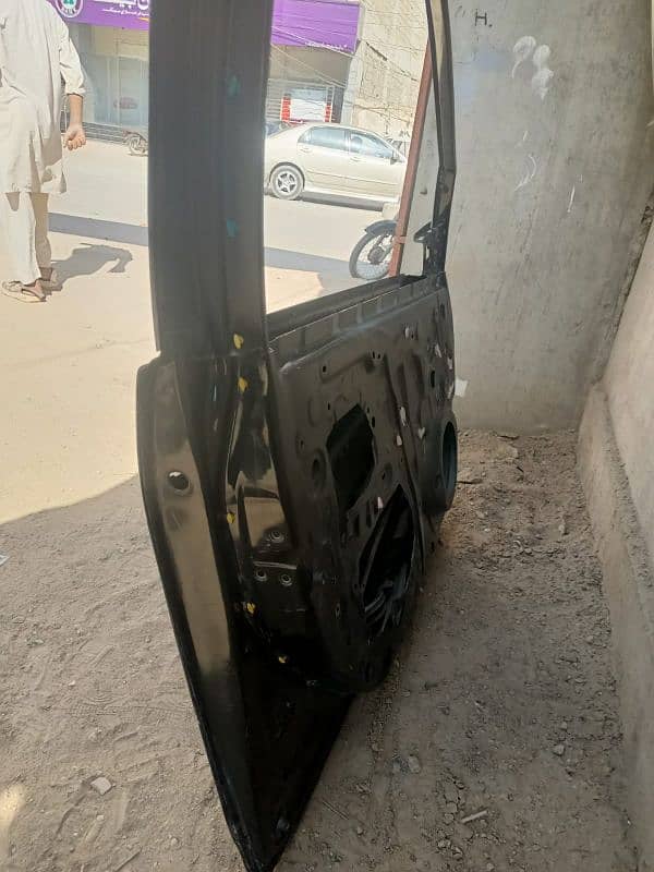 Toyota Prius 2016 Doors, front bumper 4