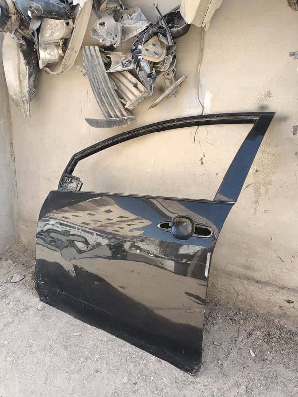 Toyota Prius 2016 Doors, front bumper 0