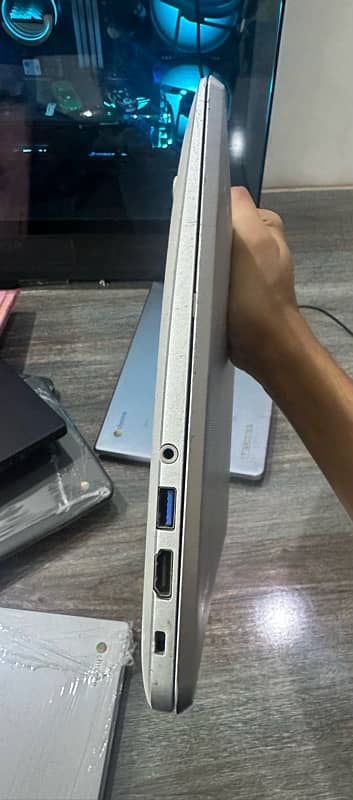 Toshiba ChromeBook CB30 13.3’ 3