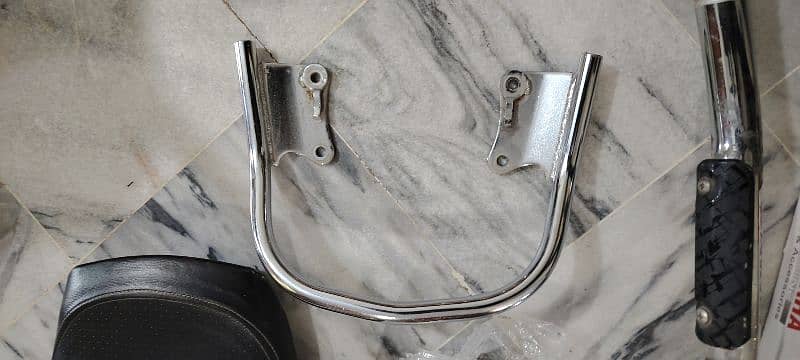 yamaha YBR seat back magnet cover 1