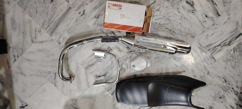 yamaha YBR seat back magnet cover 3