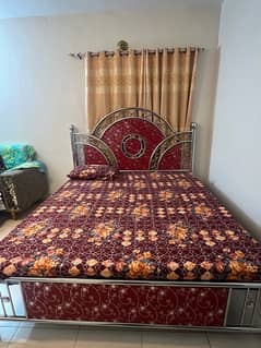 metal bed frame and moltyfoam king size mattress