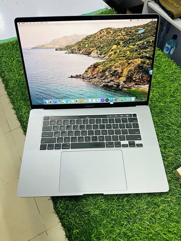 (16 inch) (2019) i9 (16gb/1TB  ) (4gb GPU) (APPLE PRO) Magic Keyboard 7