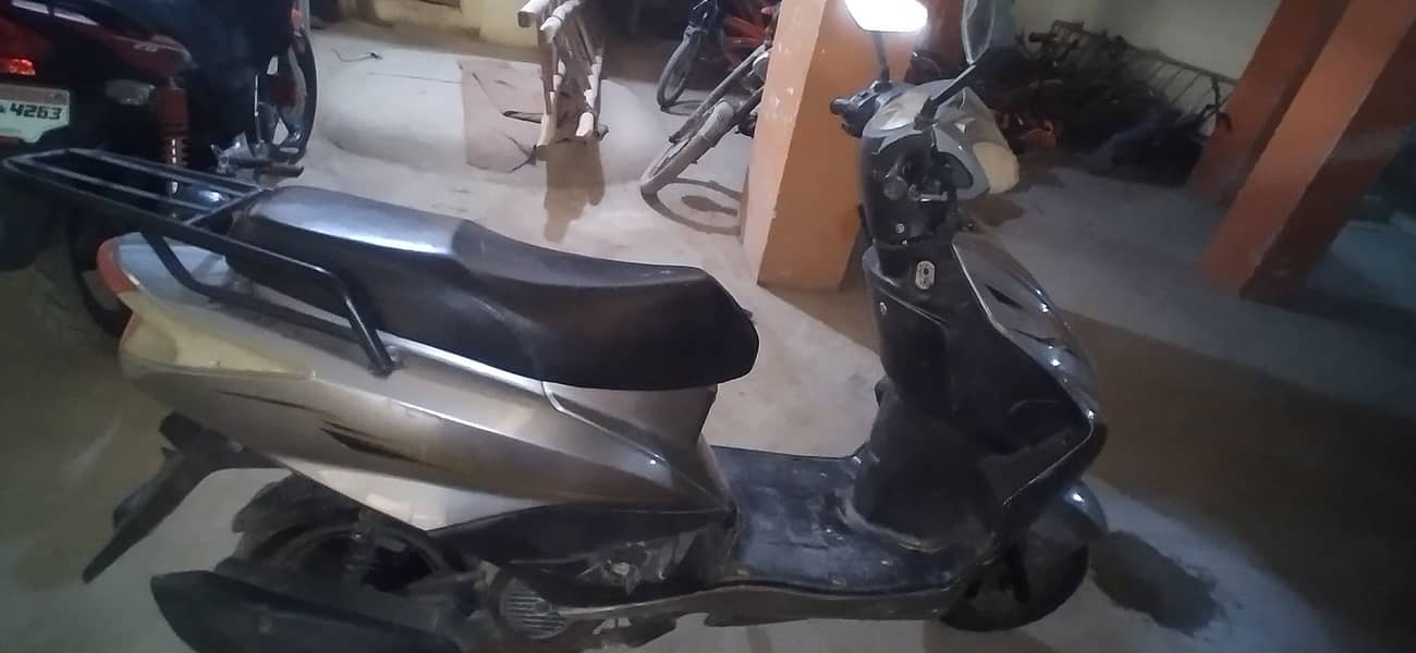 Scooty for sale in running condition 3