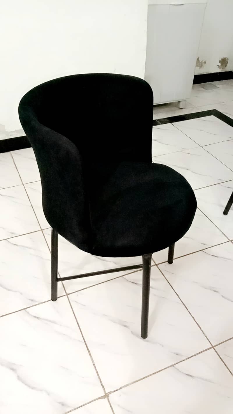 Dining table with 4 Chairs New 0