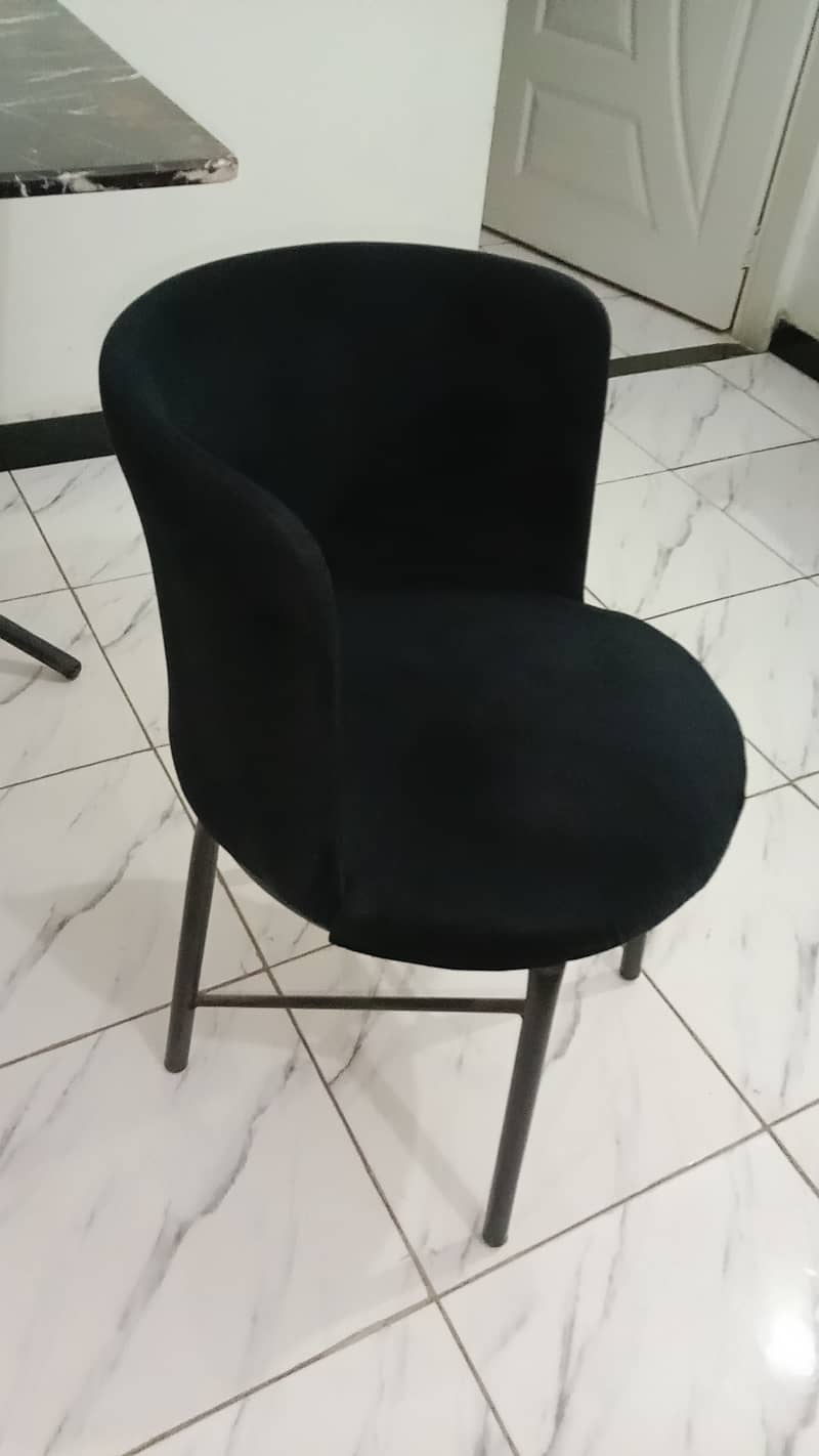 Dining table with 4 Chairs New 1
