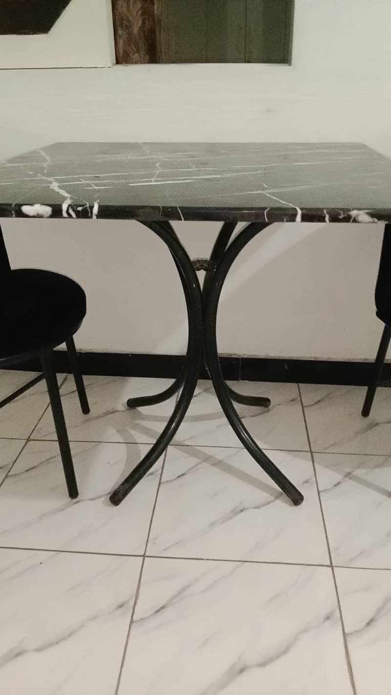 Dining table with 4 Chairs New 2