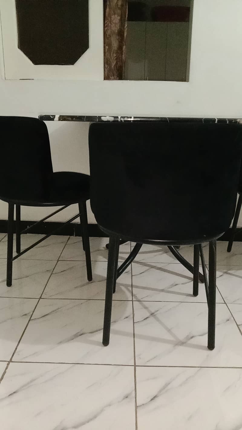 Dining table with 4 Chairs New 3