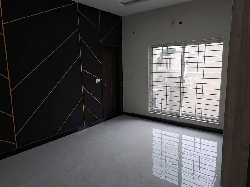 Lower Portion of 10 Marla House Available For Rent In Janiper Block Sector C Bahria Town Lahore 3
