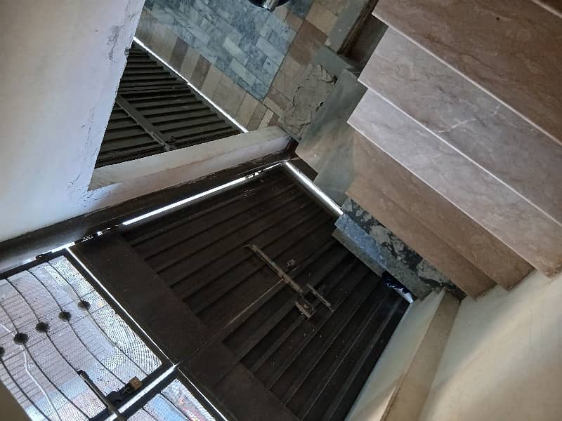 Nishtar Colony House Sized 337 Square Feet Is Available 6