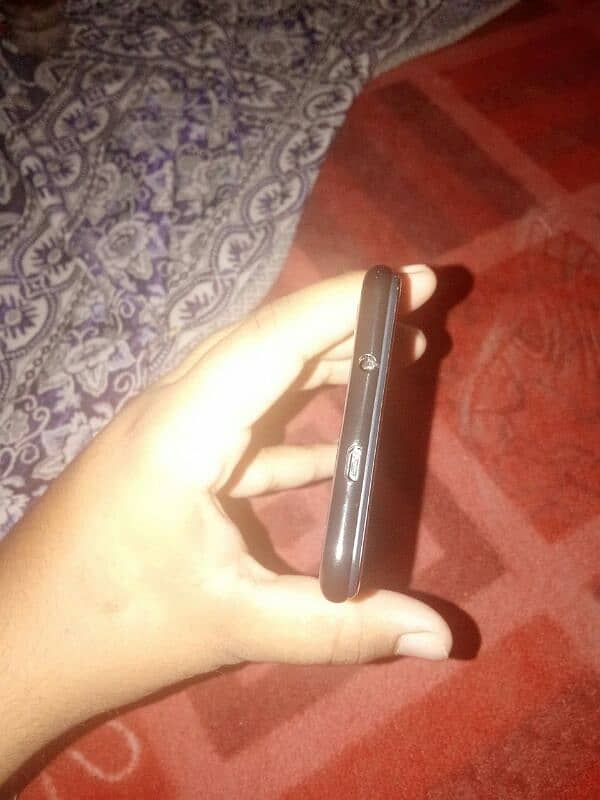istar mobile hy 3 32 ram ROM both acha set hy pta approved 2