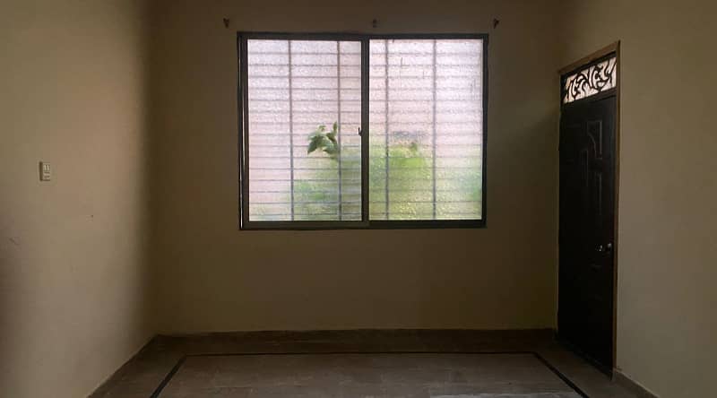 West Opened 2 Bed Dd Flat In Block-13 Nearby Habib University 5