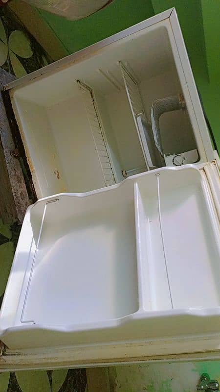 Mini Fridge for Sale – Perfect Condition!" 2