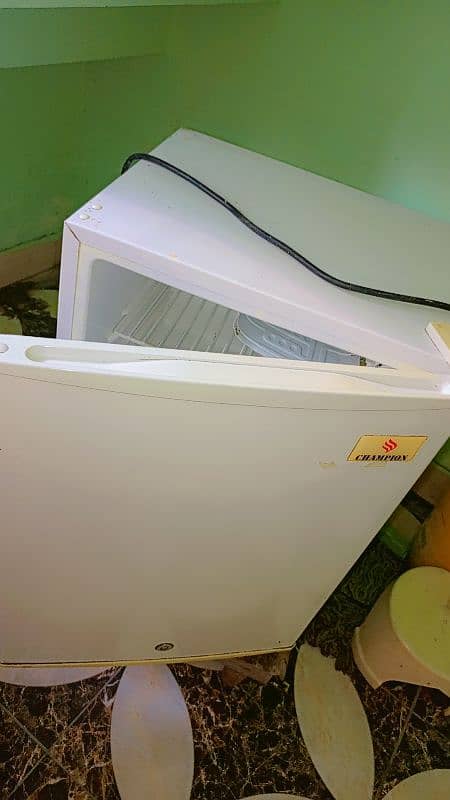 Mini Fridge for Sale – Perfect Condition!" 3