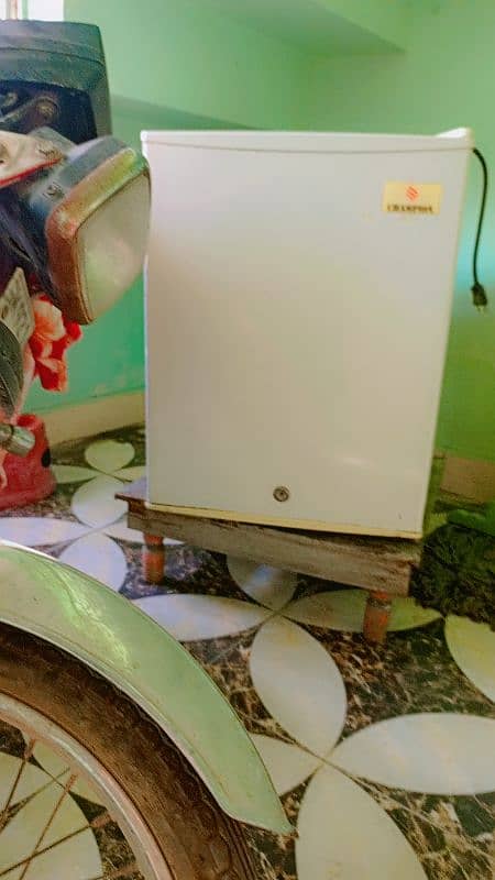 Mini Fridge for Sale – Perfect Condition!" 4