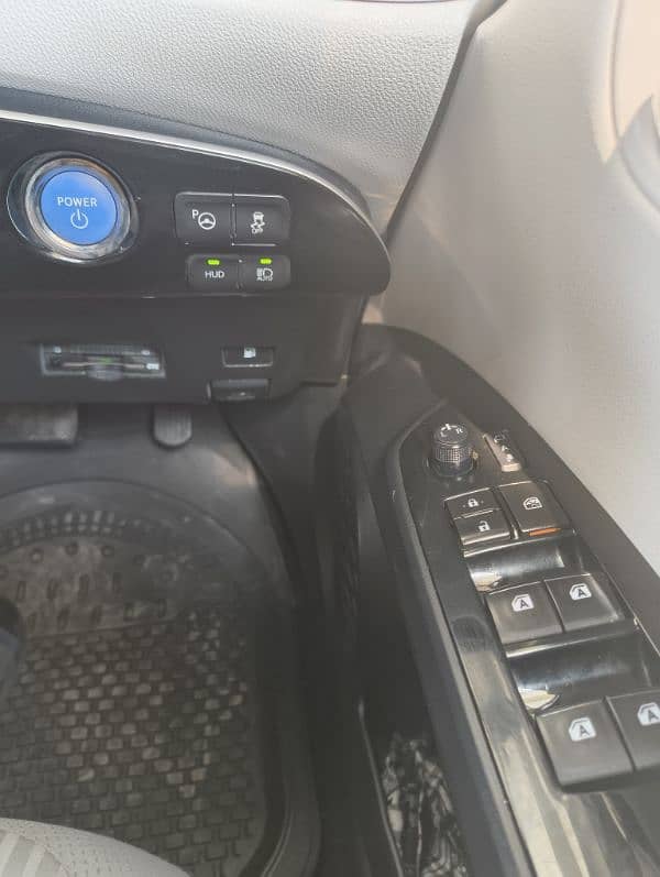 Toyota Prius 2016 A Premium Touring Selection 6