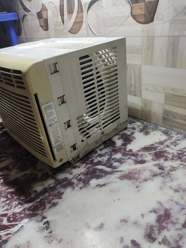 IMPORTED WINDOW AC 0.75 TON OK CONDITION ONLY GAS LEAK 2