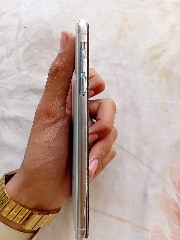 IPHONE XS MAX 4