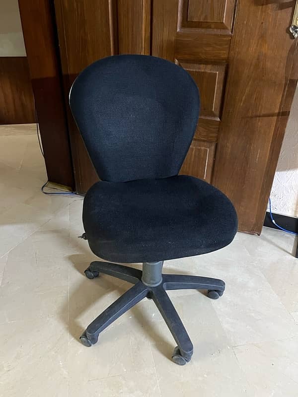 computer table and chair 3