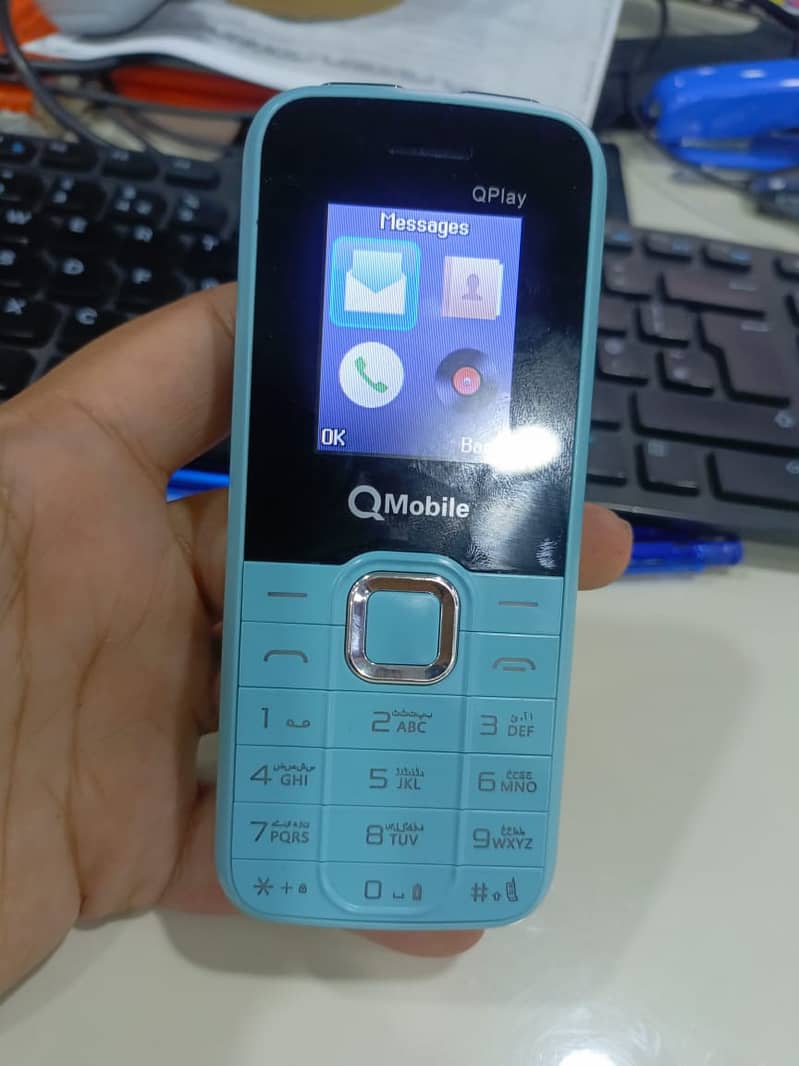 Q Mobile Q Play 0