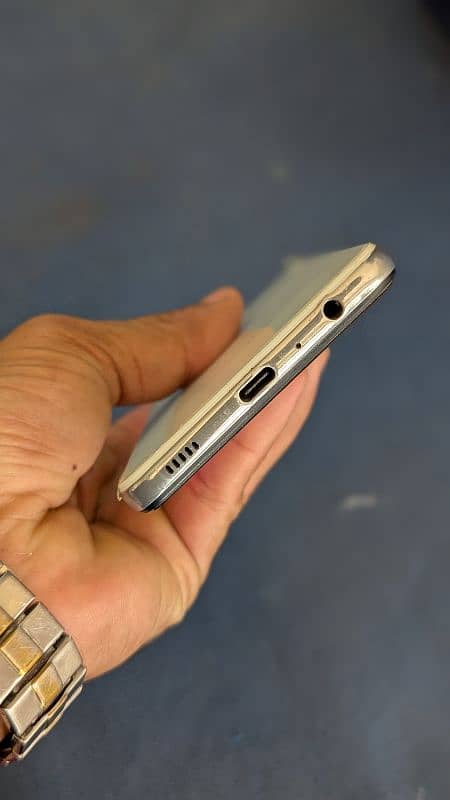 Samsung a32 with box 10/10 neat and clean 2