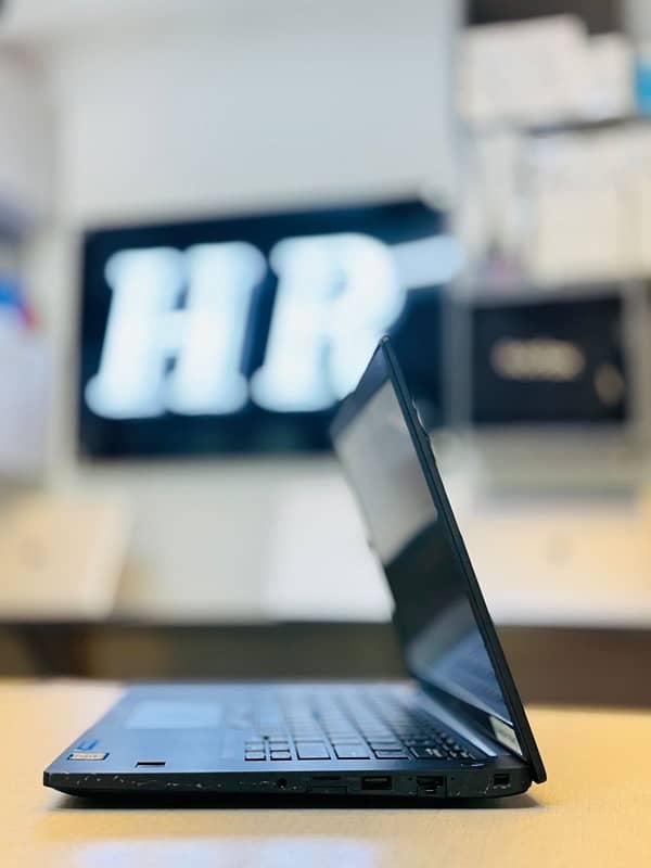 DELL LATITUDE 7480 I7 7th GEN 8GB RAM 256GB FINGER SCAN up to 4hour 3