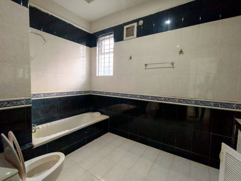 i-8 Upper Portion With Servant Is Available For Rent in Prime location of Islamabad 5