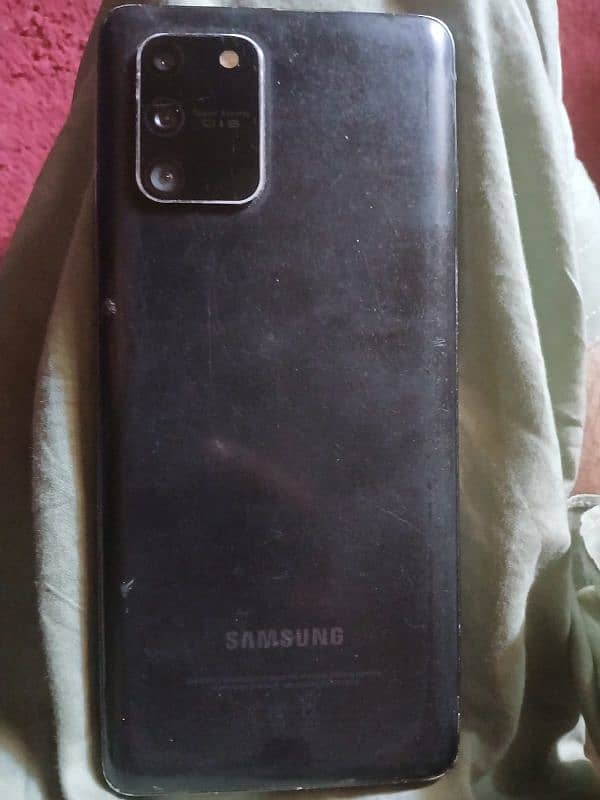 sumsung s10lite pubg ka liya bhout acha ha sirf mic karab ka 2
