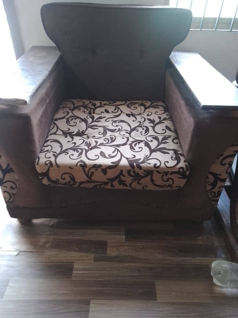 7Seater Sofa Set for sale condition 10/10. Best sofaset 3