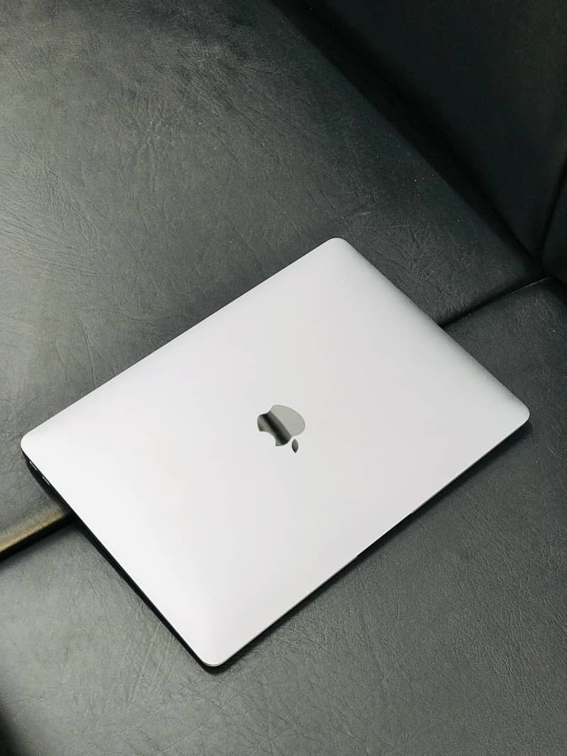 Apple Macbook Pro 2017 without touch 3