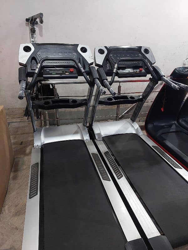 TREADMILL / RUNNING MACHINE / WALKING MACHINE / JOGGING MACHINE 19