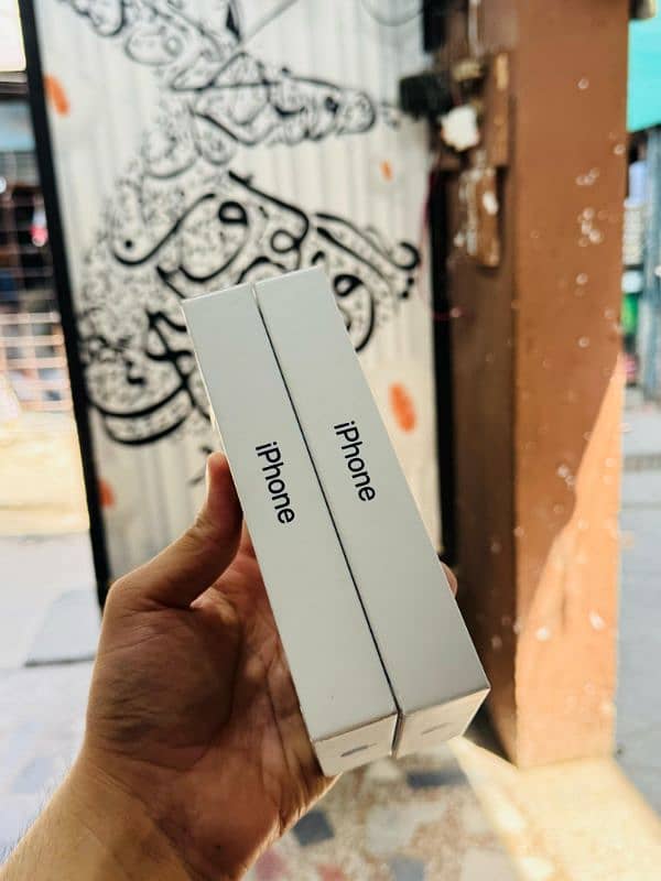 iphone 13 128GB Box Packed Non Active 5