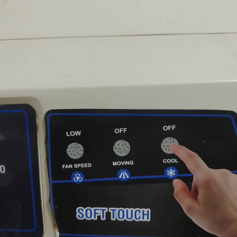 Condition: 10/10 Auto Touch with Remote Control 6 ice Cubes 3