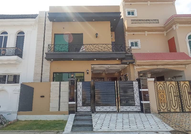 Get An Attractive Prime Location House In Lahore Under Rs. 19500000 0
