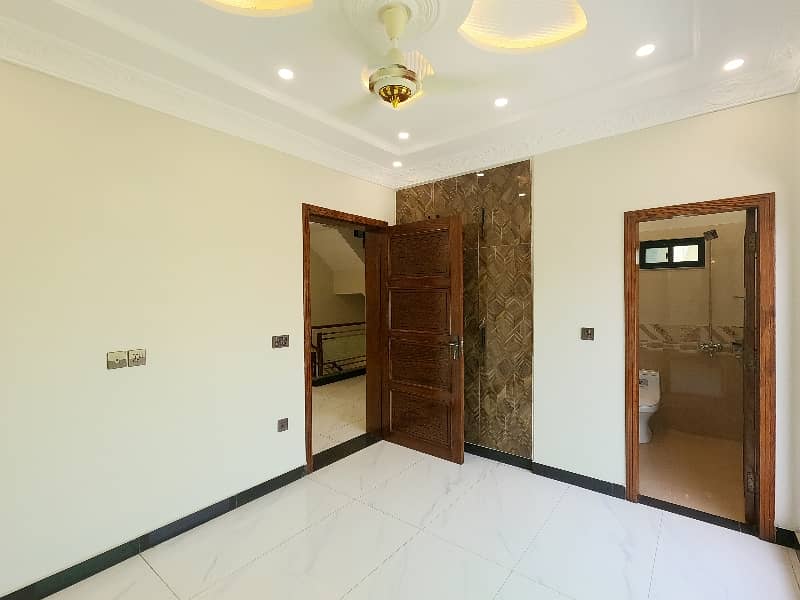 Get An Attractive Prime Location House In Lahore Under Rs. 19500000 19