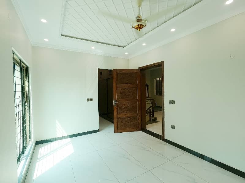 Get An Attractive Prime Location House In Lahore Under Rs. 19500000 23