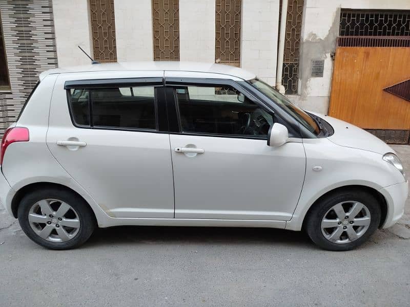 Suzuki Swift DLX Navigation 2018 0