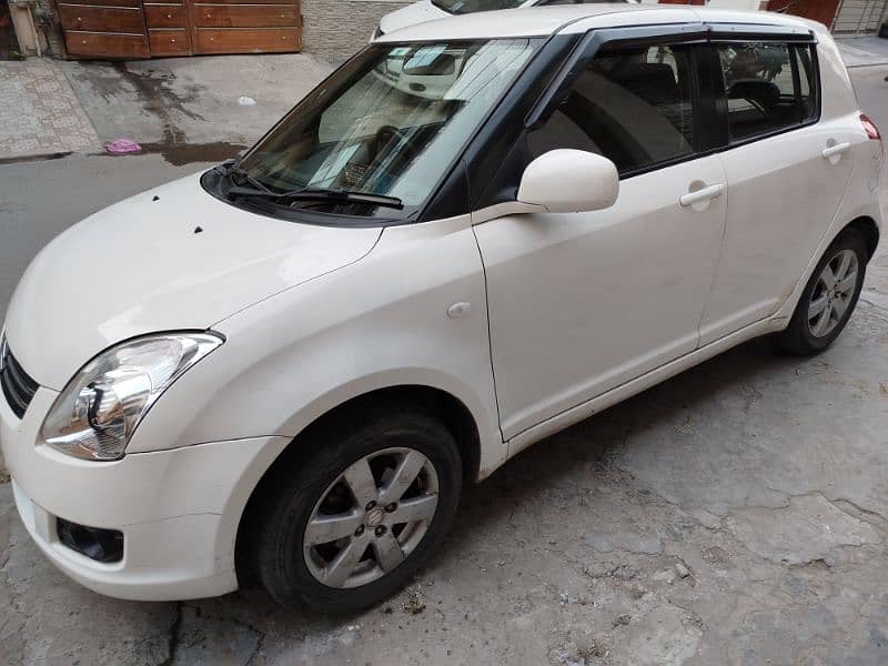 Suzuki Swift DLX Navigation 2018 1
