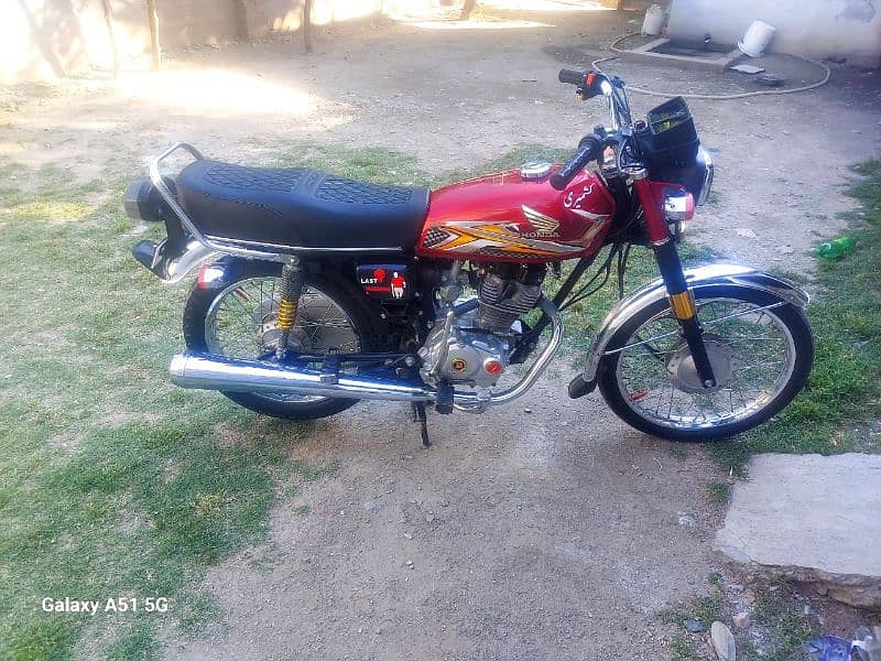 wattsapp numbr 03180853229 0