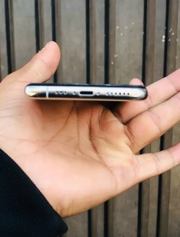 iphone 11 pro ( factory unlock ) non pta 0