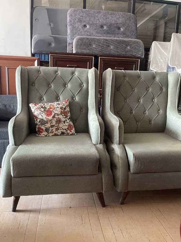 king size room and tv lounge chairs set 2