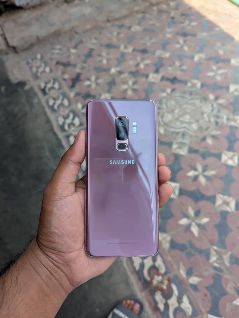 Samsung Mobile S9 Plus with dot as shown in picture 1