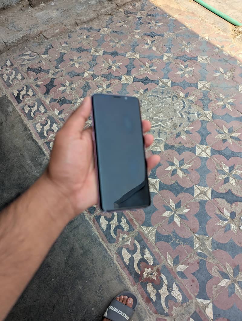 Samsung Mobile S9 Plus with dot as shown in picture 2
