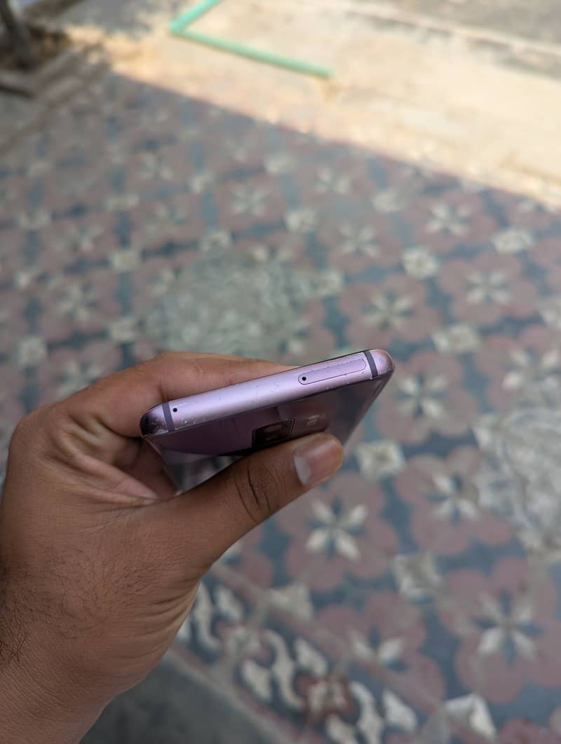 Samsung Mobile S9 Plus with dot as shown in picture 7
