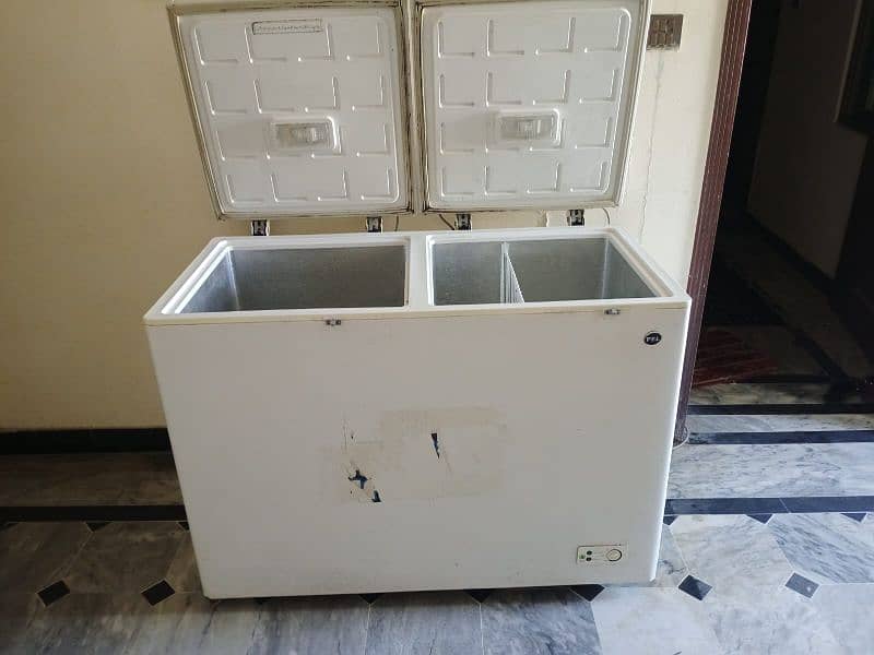 Home Used PEL Deep Freezer Available for sale 2