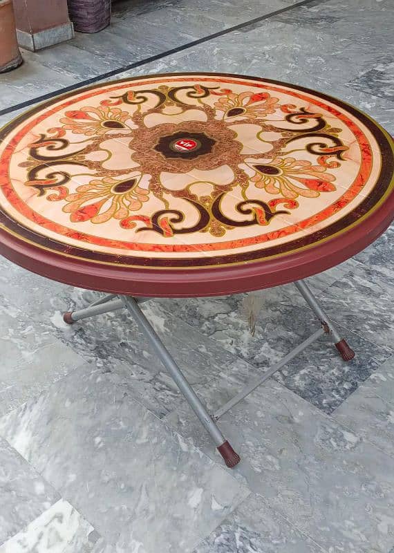 Folding Round Table 0