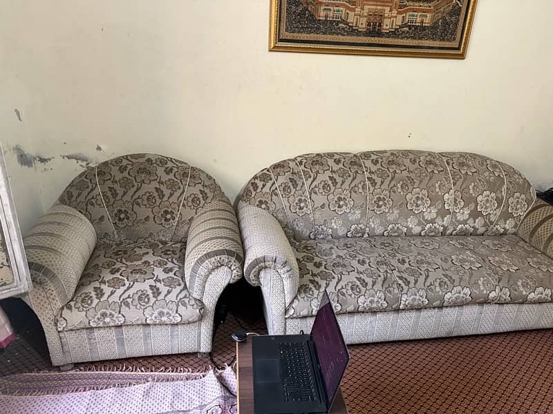 6 Seater Sofa Set for Sales in best Condition 0