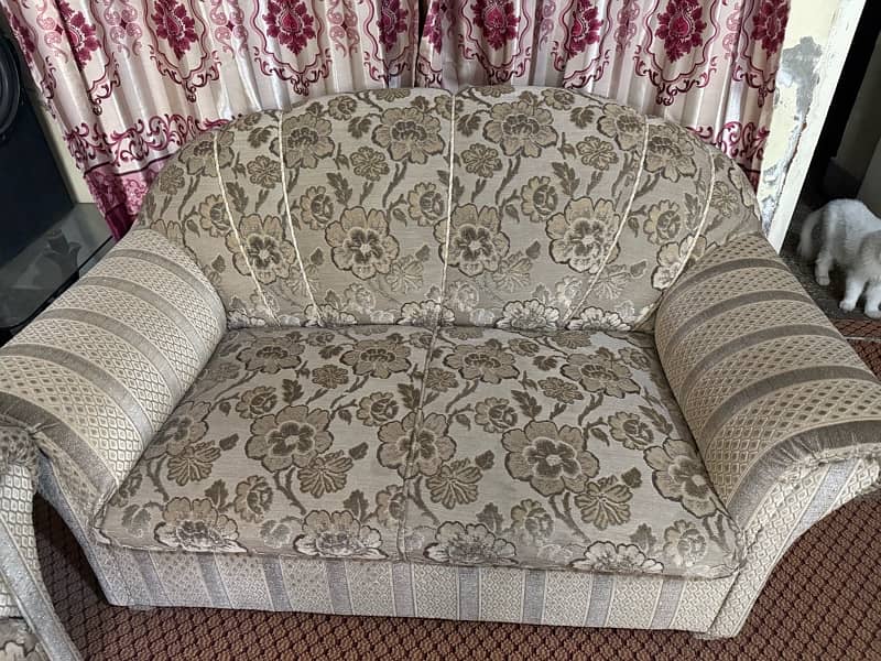 6 Seater Sofa Set for Sales in best Condition 1