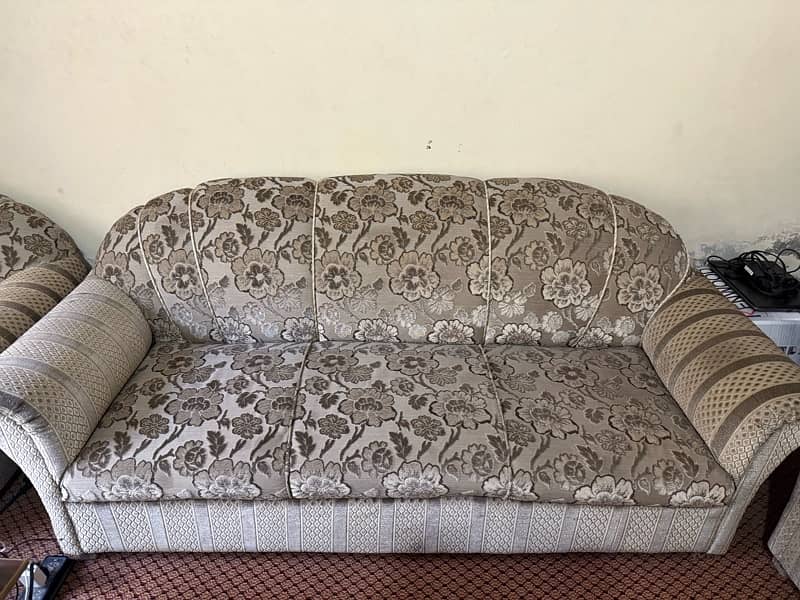 6 Seater Sofa Set for Sales in best Condition 4